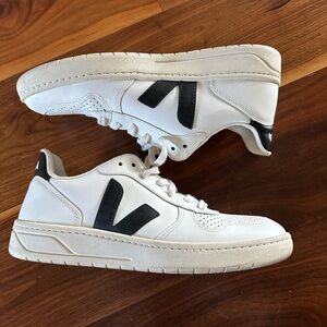 Veja V-10 Sneakers size 9